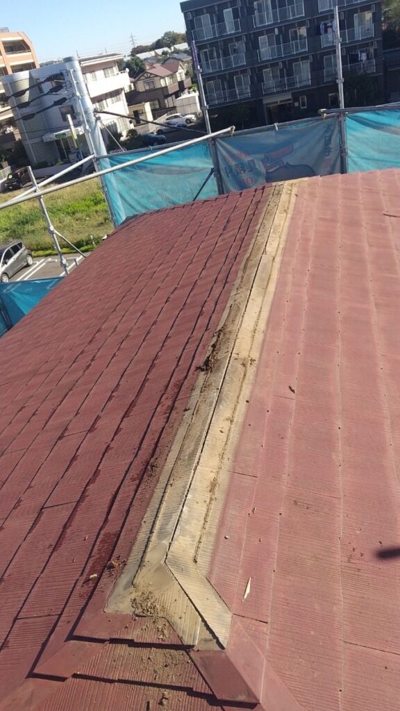 既存の棟板金撤去