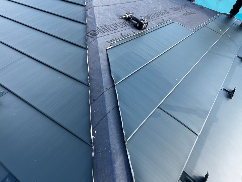 屋根本体取り付け（大屋根）