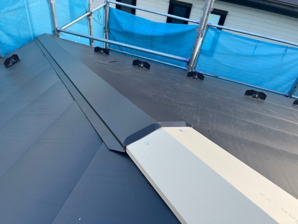 棟板金取り付け<br />
（ニチハ純正品使用）