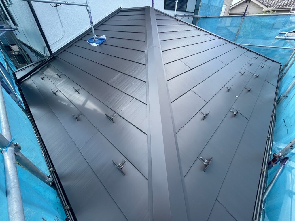 施工完了（下屋根）<br />
美しい屋根の完成です👍