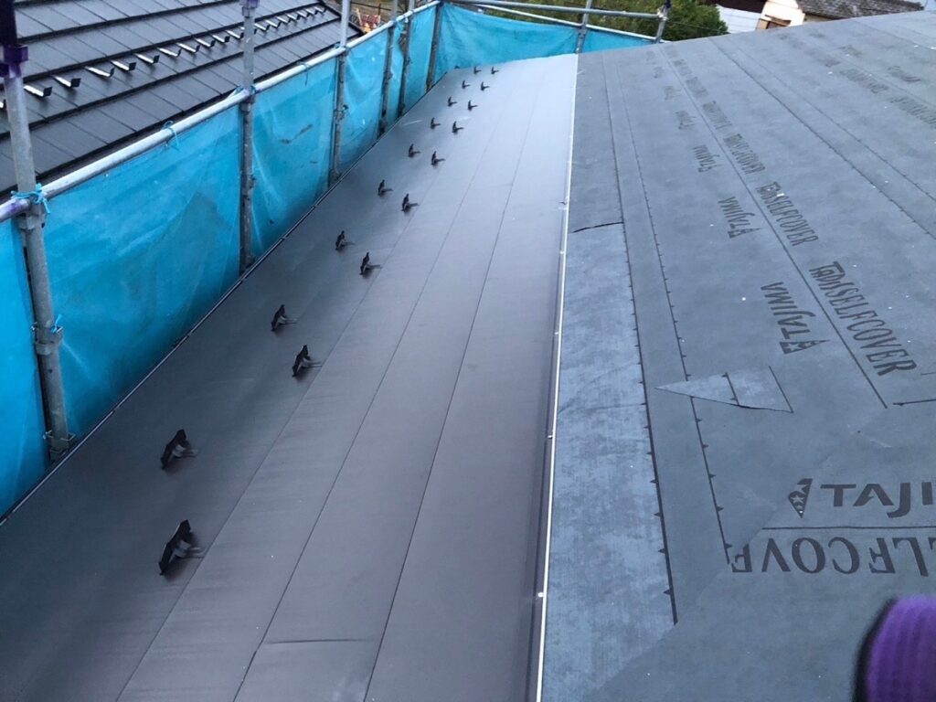 屋根本体取り付け（大屋根）