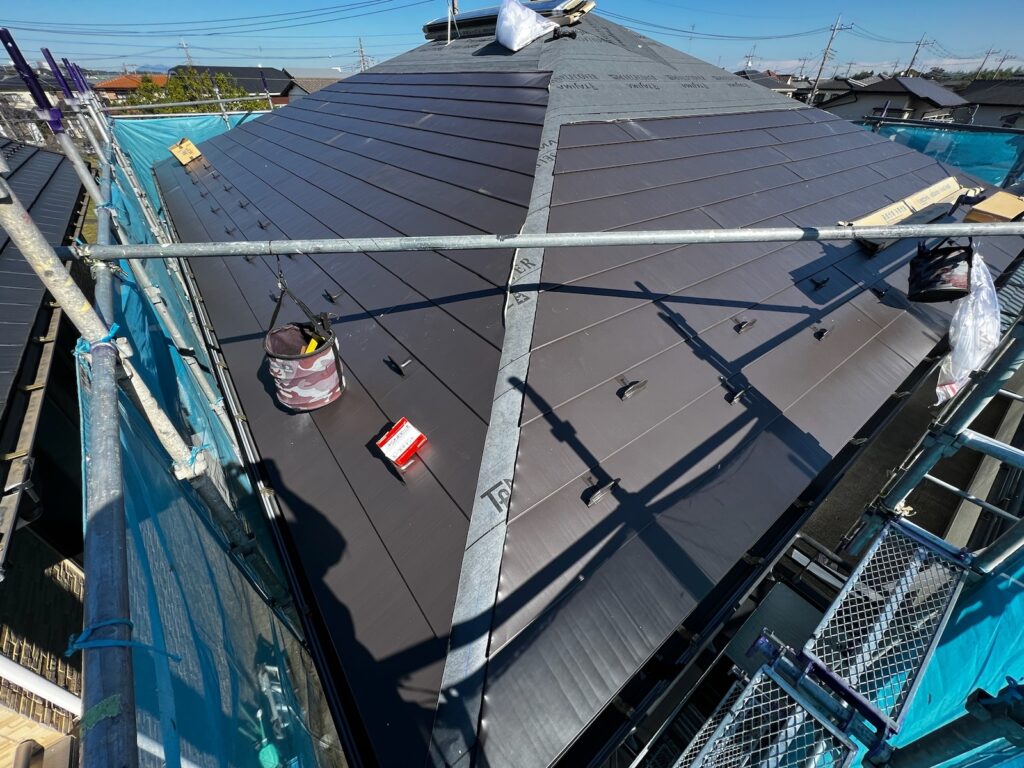 屋根本体取り付け（大屋根）<br />
