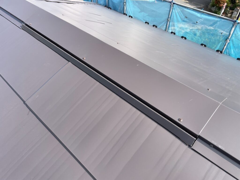 換気棟取り付け<br />
（換気棟を取り付けることにより、冬は結露対策になり、夏は室内温度上昇を制御してくれます。）