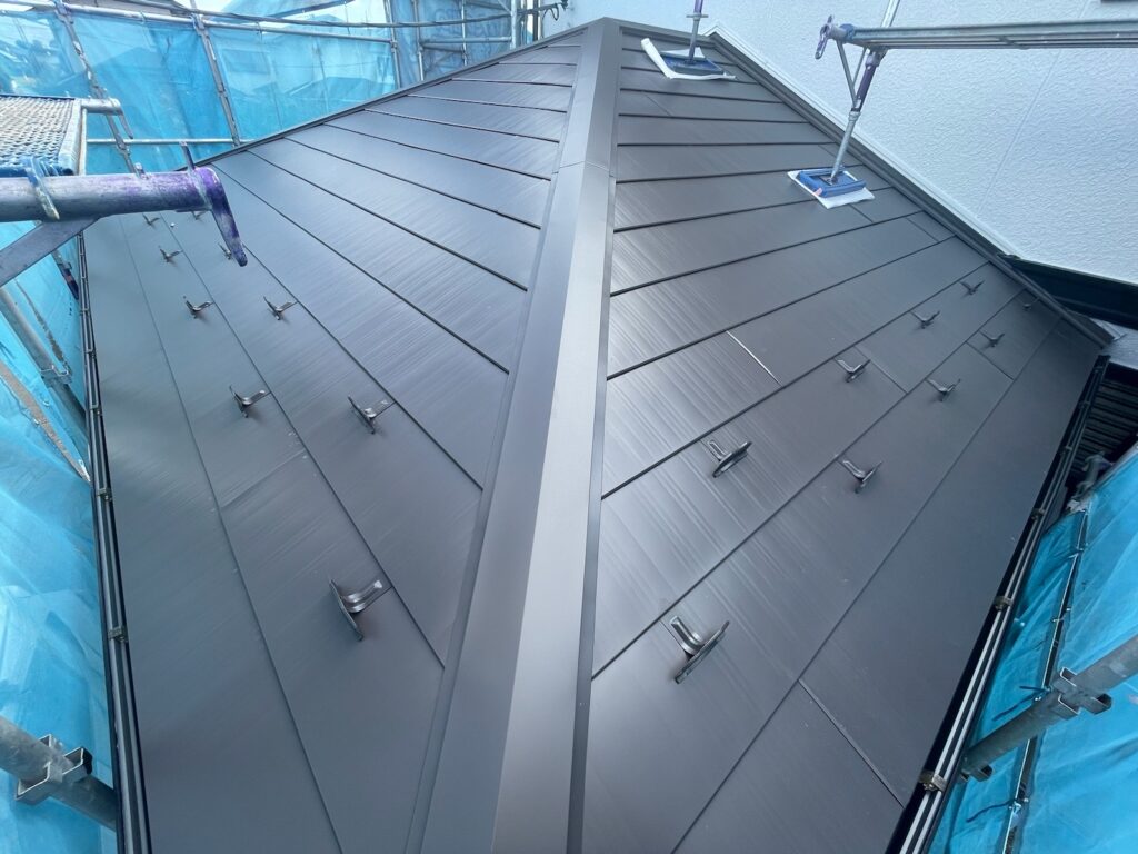 施工完了（下屋根）<br />
美しい屋根の完成です👍