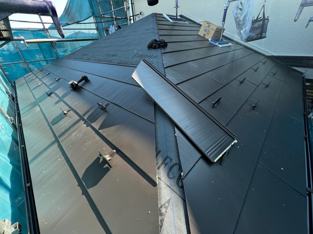 屋根本体取り付け（下屋根）