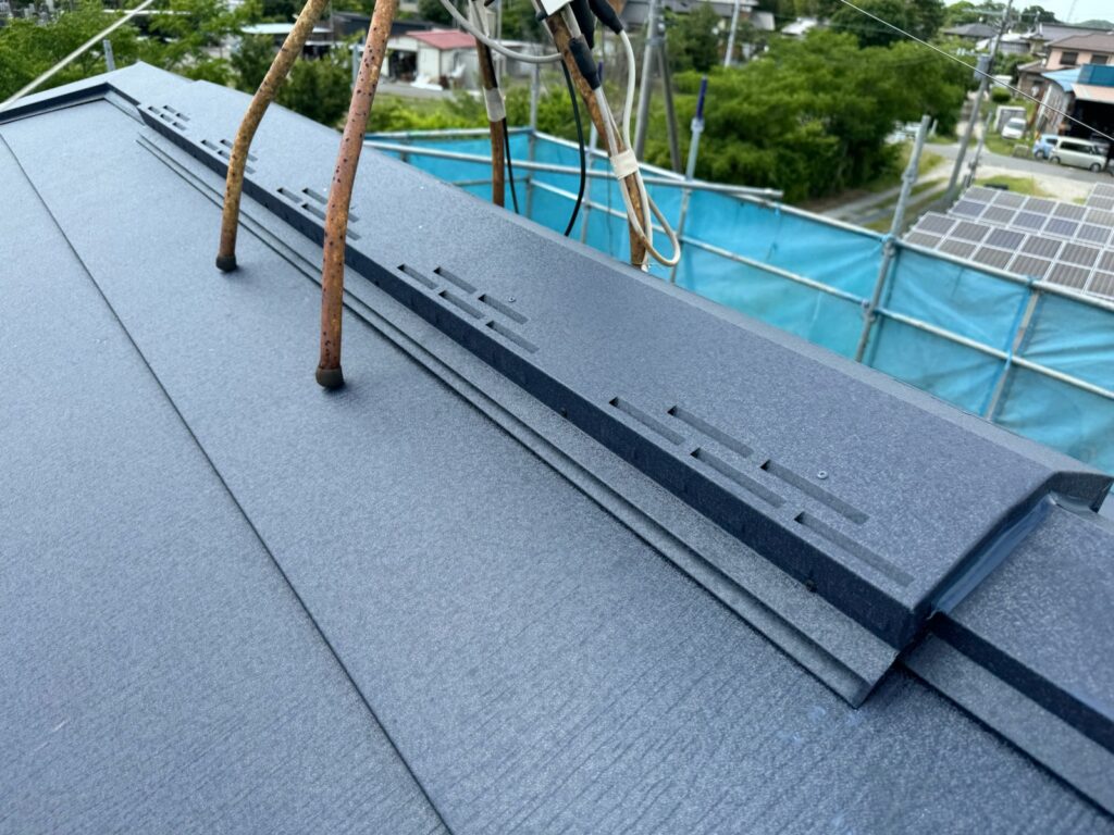 換気棟取り付け<br />
（換気棟を取り付けることにより、冬は結露対策になり、夏は室内温度上昇を制御してくれます。）