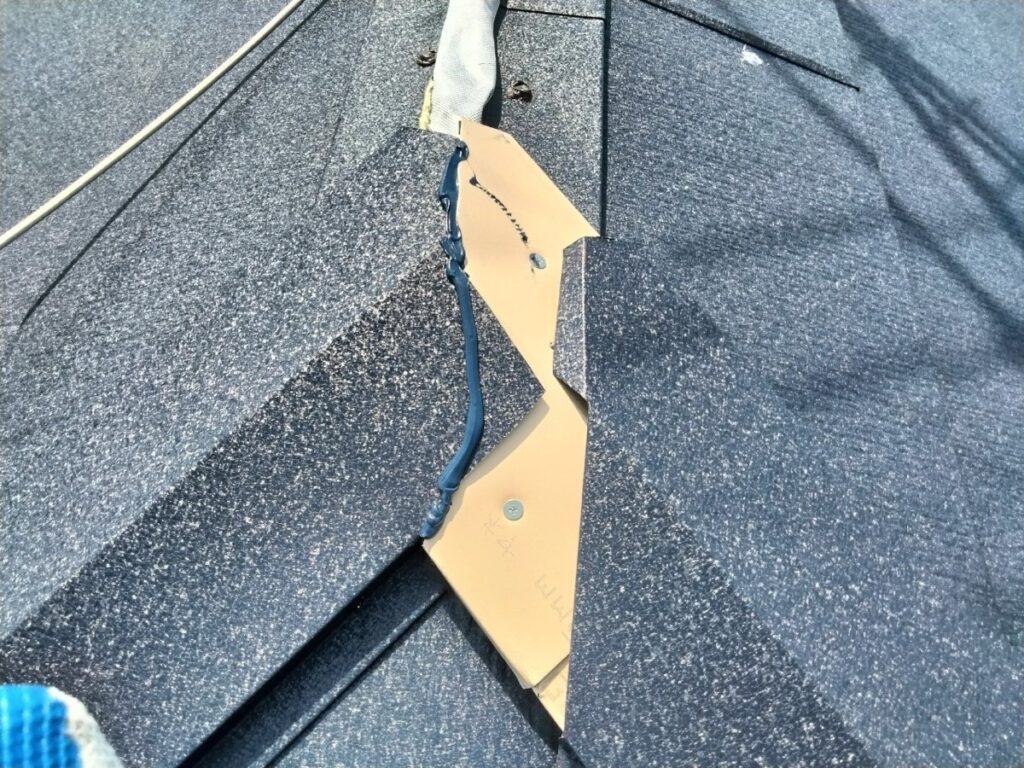 棟板金取り付け<br />
（棟包とも言います。）