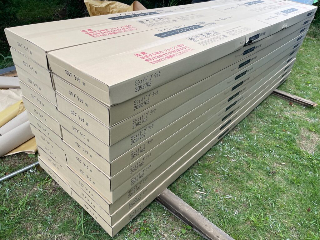 使用材料<br />
←スーパーガルテクト<br />
（Sシェイドブラック）