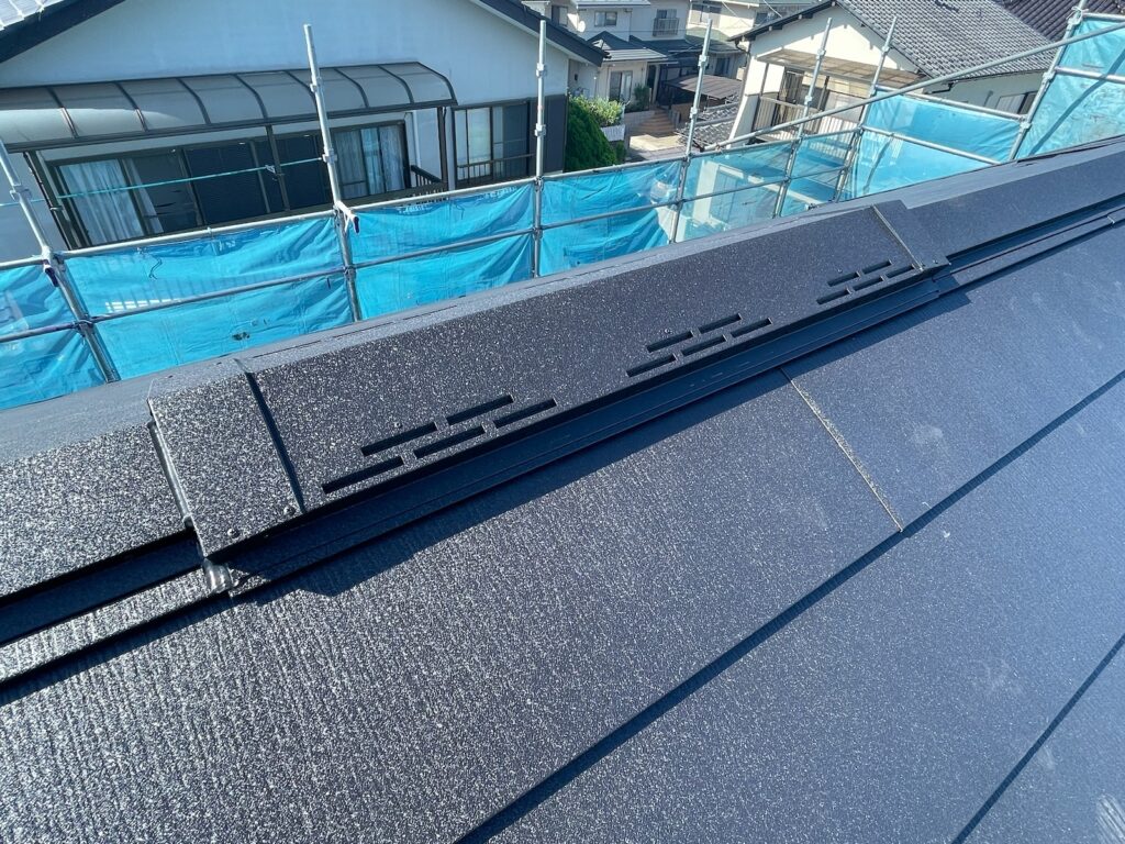 換気棟取り付け<br />
（換気棟を取り付けることにより、冬は結露対策になり、夏は室内温度上昇を制御してくれます。）