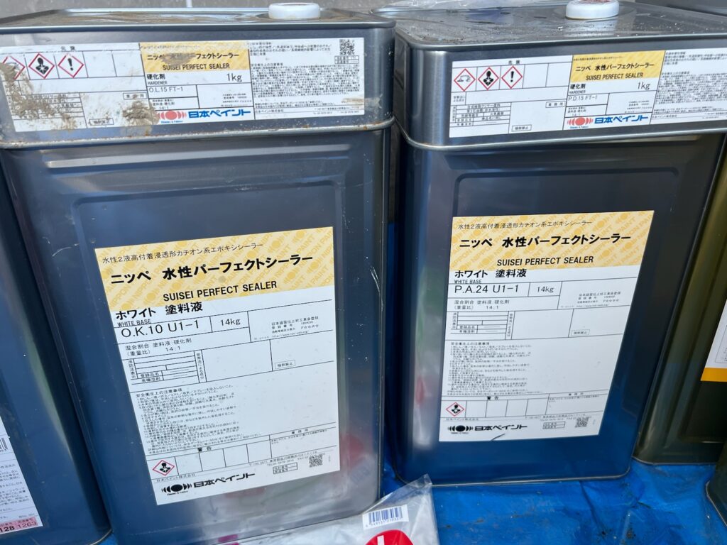 使用材料<br />
←外壁下塗り材料<br />
（難付着シーラー）
