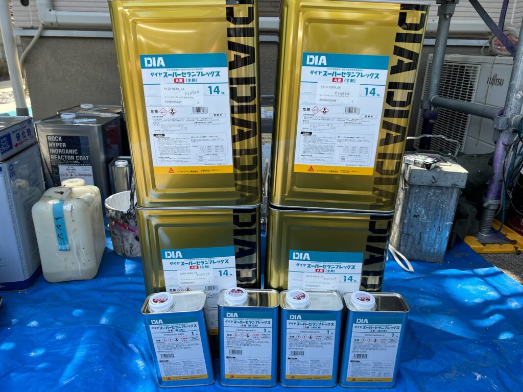 使用材料<br />
←外壁上塗り材料