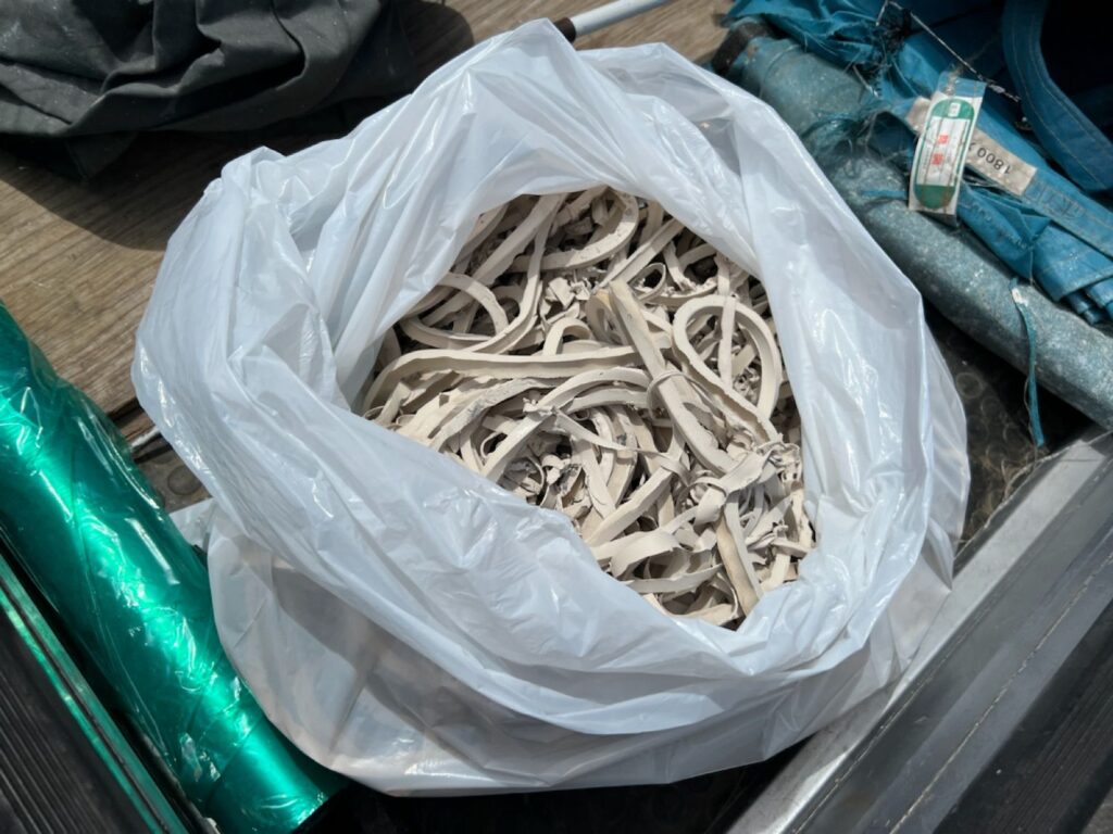 既存のコーキング撤去後