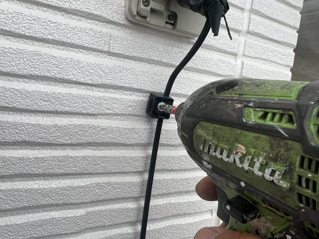 配線ビス交換<br />
（付いていたビスが錆びていた為、ステンレスビスに交換をしました。）