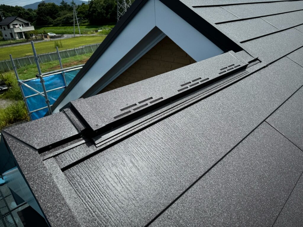 換気棟取り付け<br />
（換気棟を取り付けることにより、冬は結露対策になり、夏は室内温度上昇を制御してくれます。）