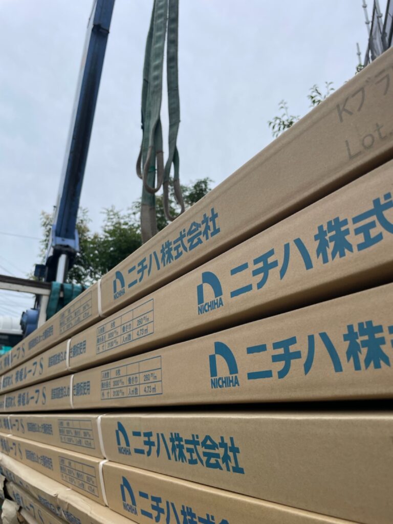 使用材料<br />
←横暖ルーフS<br />
(色:ブラウン)