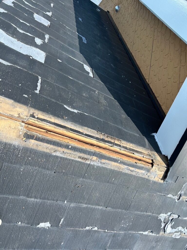 既存の棟板金撤去