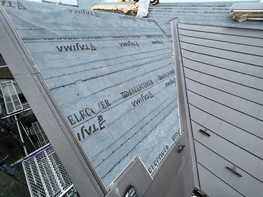 屋根本体取り付け(大屋根)