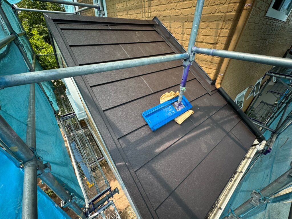 施工完了（下屋根）<br />
美しい屋根の完成です👍