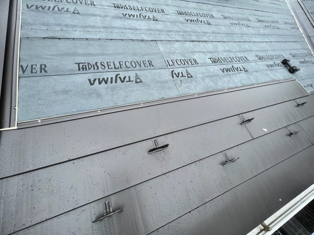 屋根本体取り付け(大屋根)