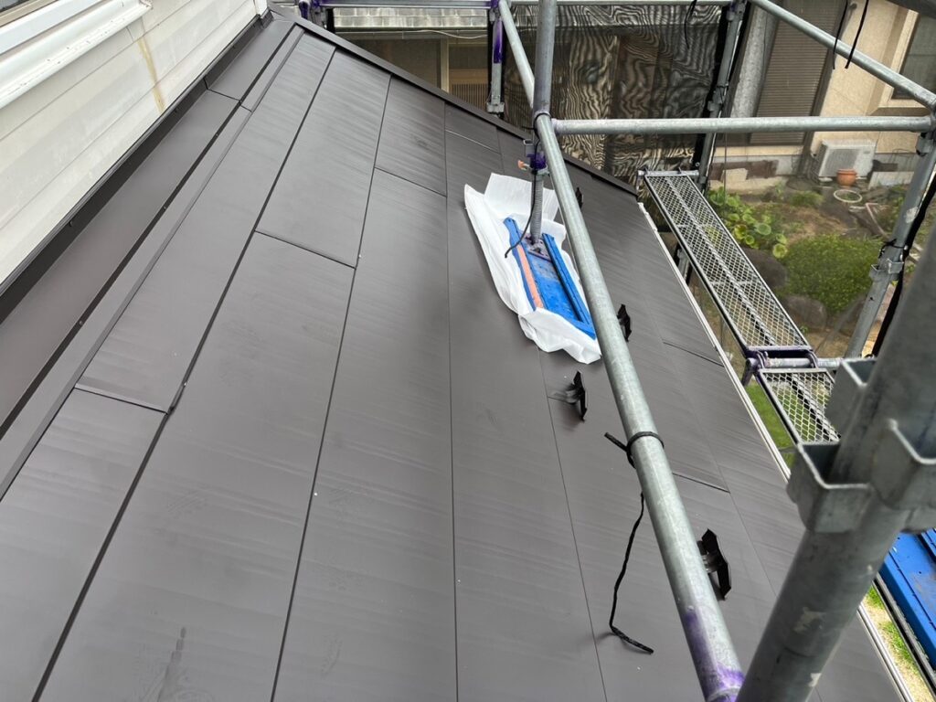 施工完了(下屋根)<br />
美しい屋根の完成です👍