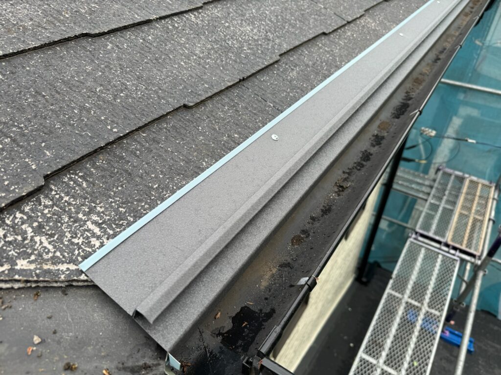 唐草スターター取り付け<br />
(一番最初に取り付ける金物になります。)