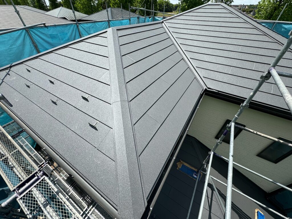 施工完了(大屋根)<br />
美しい屋根の完成です👍