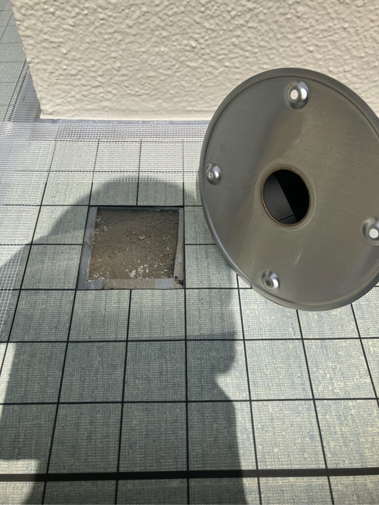 脱気筒取り付け<br />
（脱気筒を取り付けることにより、中の水蒸気が脱気筒から排出されるようになり、膨れ（不具合）にくくなります。）