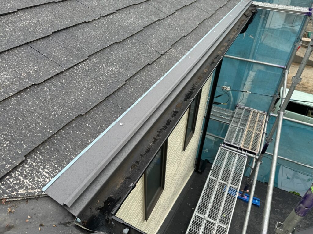 唐草スターター取り付け<br />
(一番最初に取り付ける金物になります。)