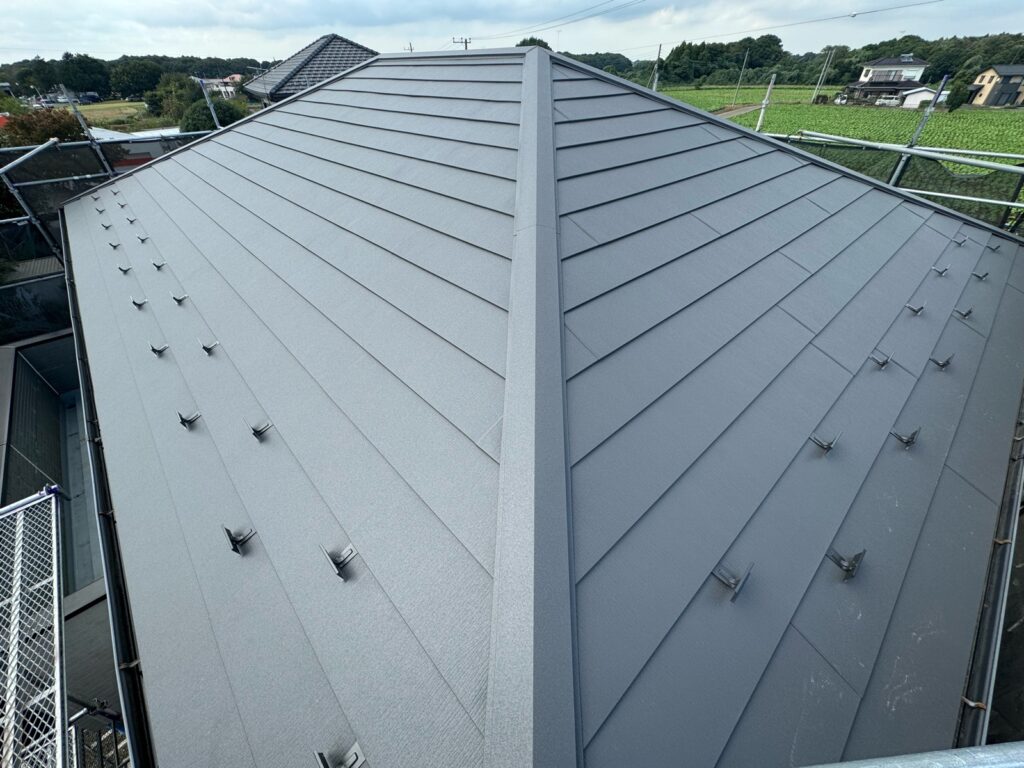 施工完了（南面大屋根）<br />
美しい屋根の完成です👍