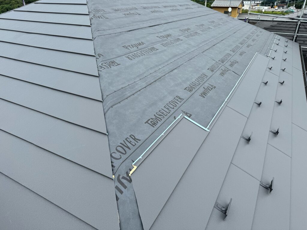 屋根本体取り付け（大屋根）