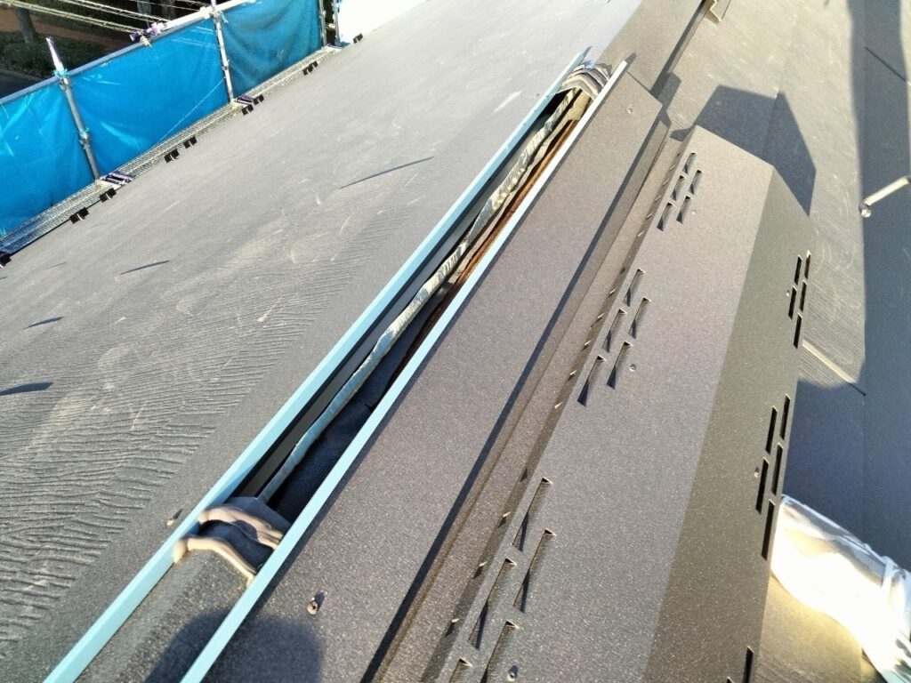 換気棟下地<br />
<br />
※換気棟とは…寒い冬では結露対策となり、暑い夏では室内温度上昇を抑制してくれます。