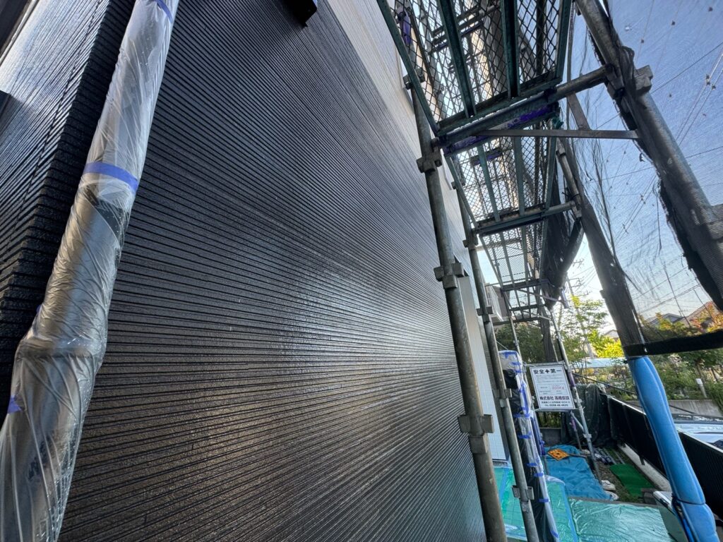 外壁中塗り（完了）<br />
（色：19-20B）