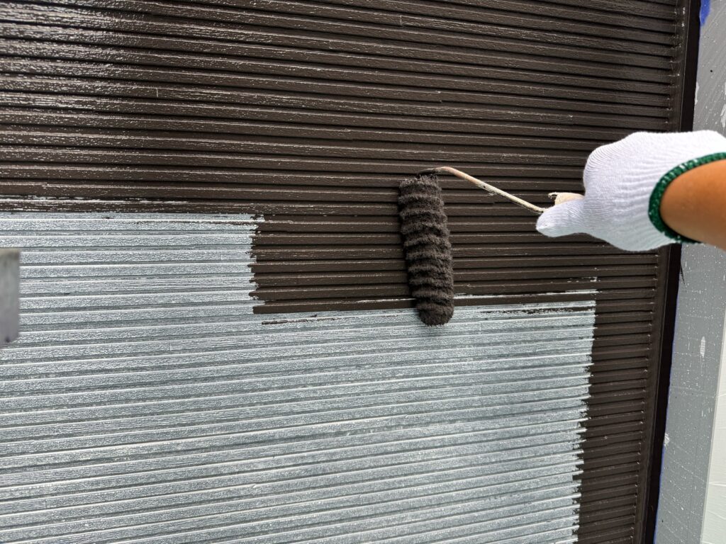 外壁中塗り<br />
（色：19-20B）