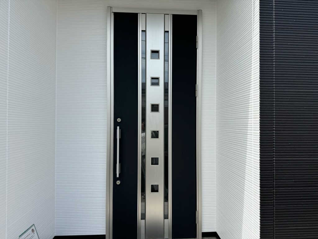 施工完了<br />
赤色から黒色に塗り替えました✨