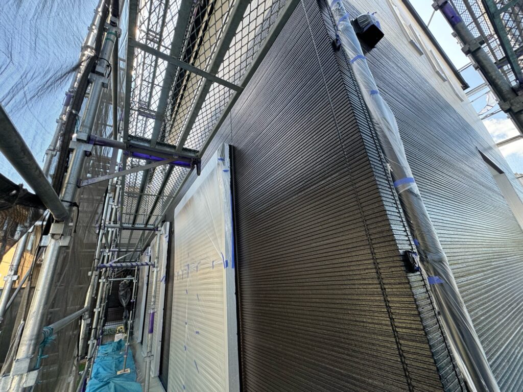 外壁上塗り（完了）<br />
（色：19-20B）