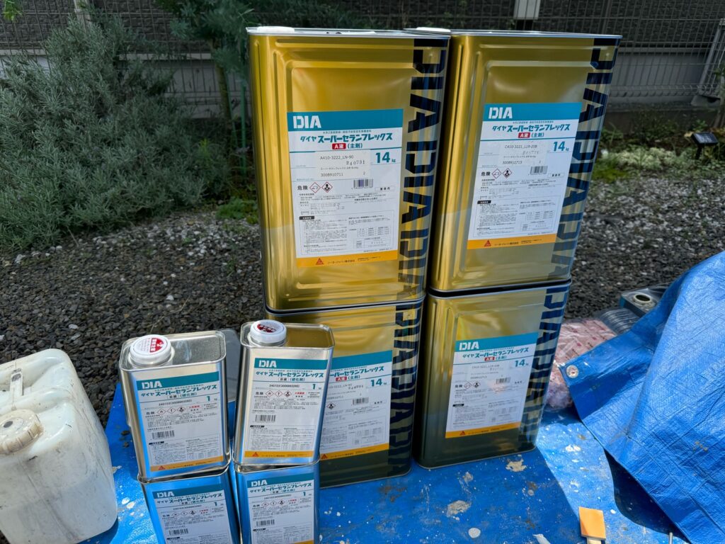 使用材料<br />
←外壁上塗り材料