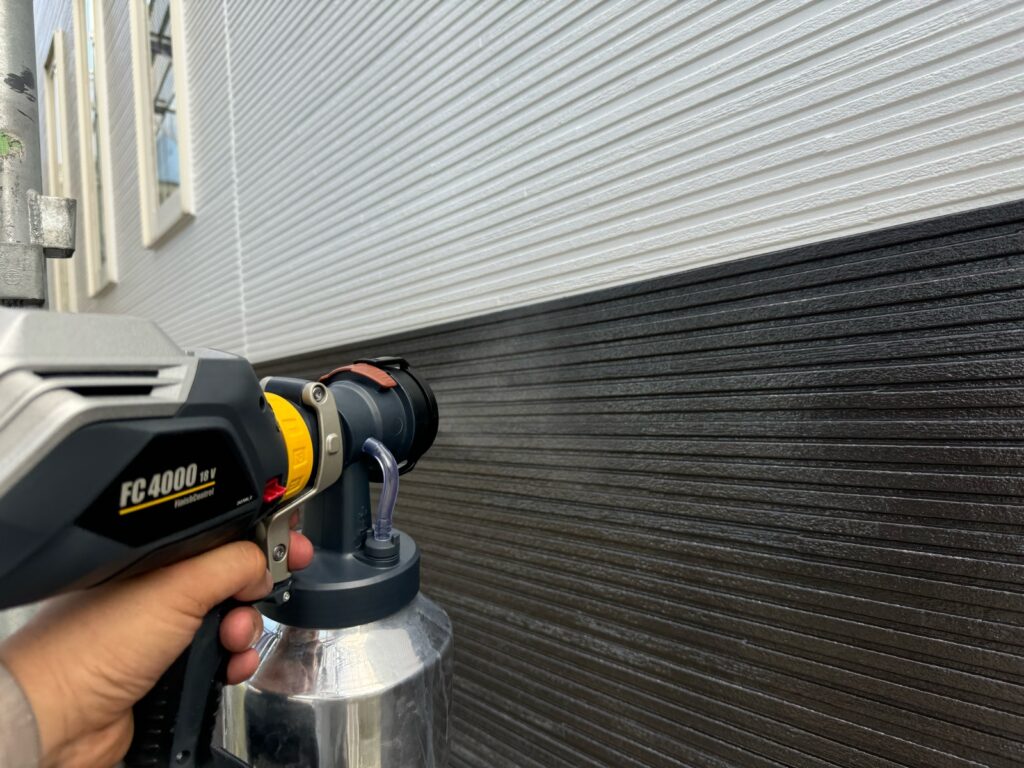 光触媒トップコーティング<br />
（耐候性と美観性を底上げしてくれるコーテイング材です。）