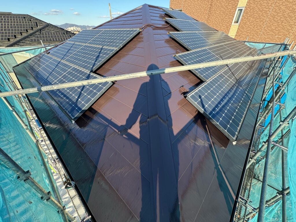 施工完了（大屋根）<br />
既定の膜厚をつけ、ピカピカに仕上がりました✨