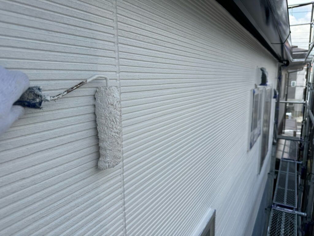 外壁上塗り<br />
（色：N90）