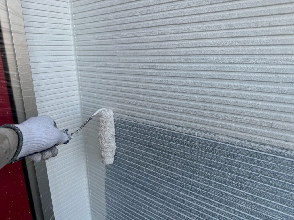 外壁中塗り<br />
（色：N90）