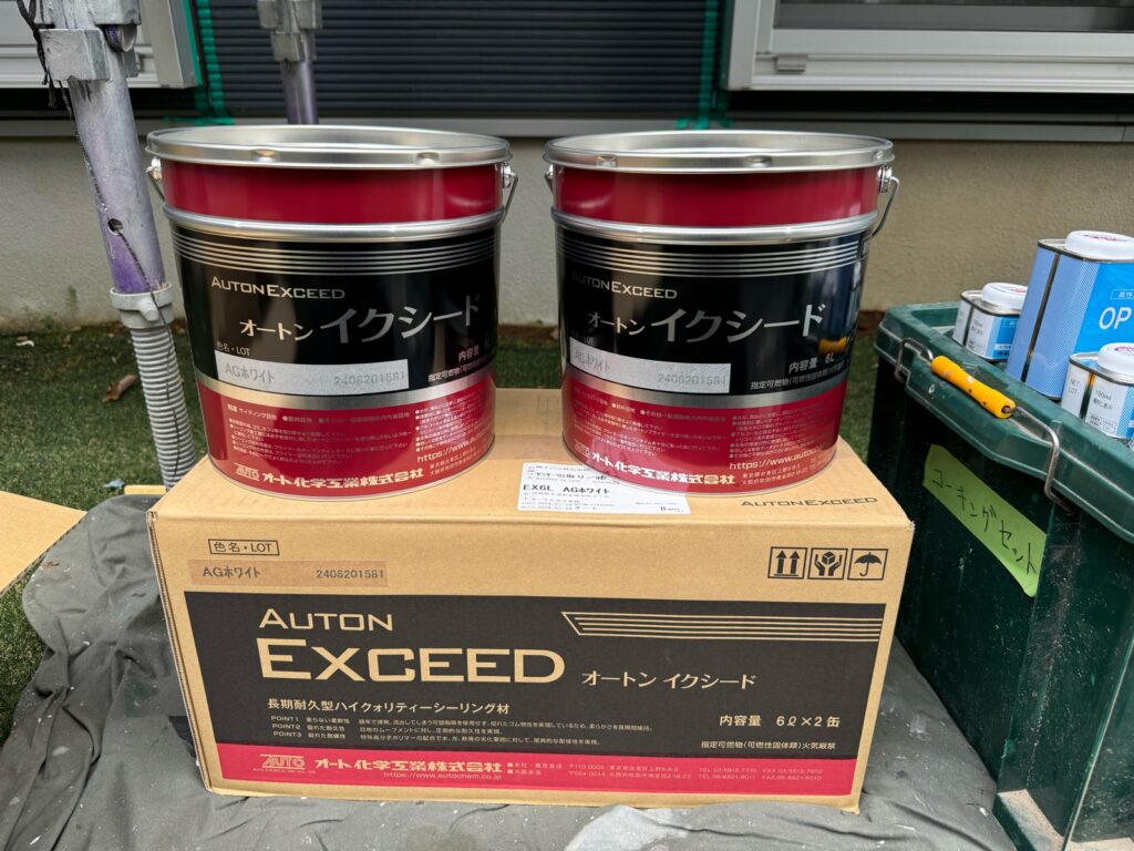 使用材料<br />
←コーキング材料<br />
（メーカー期待耐用年数が～30年という高耐久のコーキングです。）