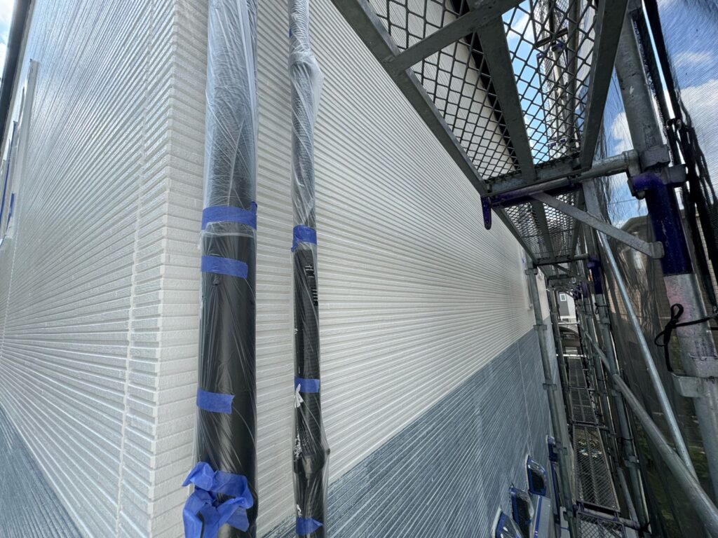 外壁上塗り（完了）<br />
（色：N90）