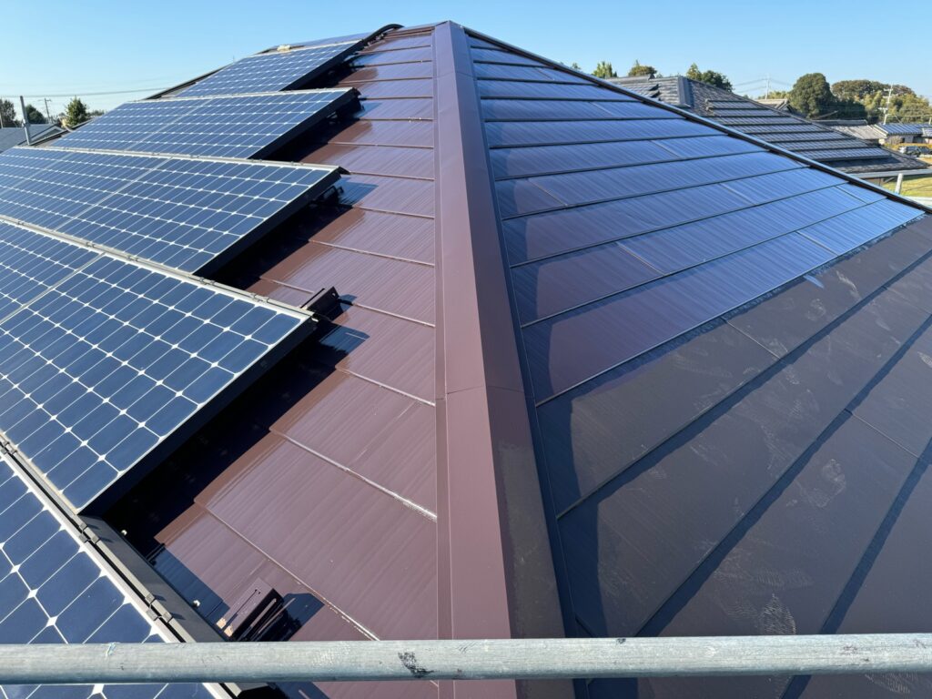 屋根中塗り<br />
（1回目の塗装になります。