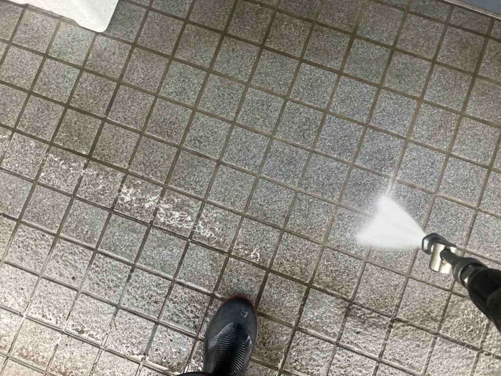 タイル：高圧洗浄