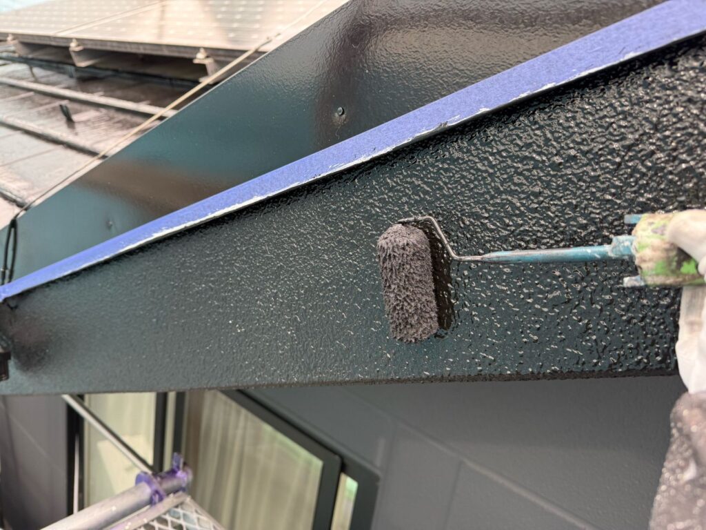 破風板上塗り（計3回塗り、完了）