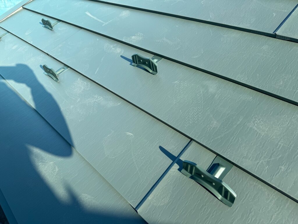 雪止め取り付け<br />
（※メーカー純正品使用）