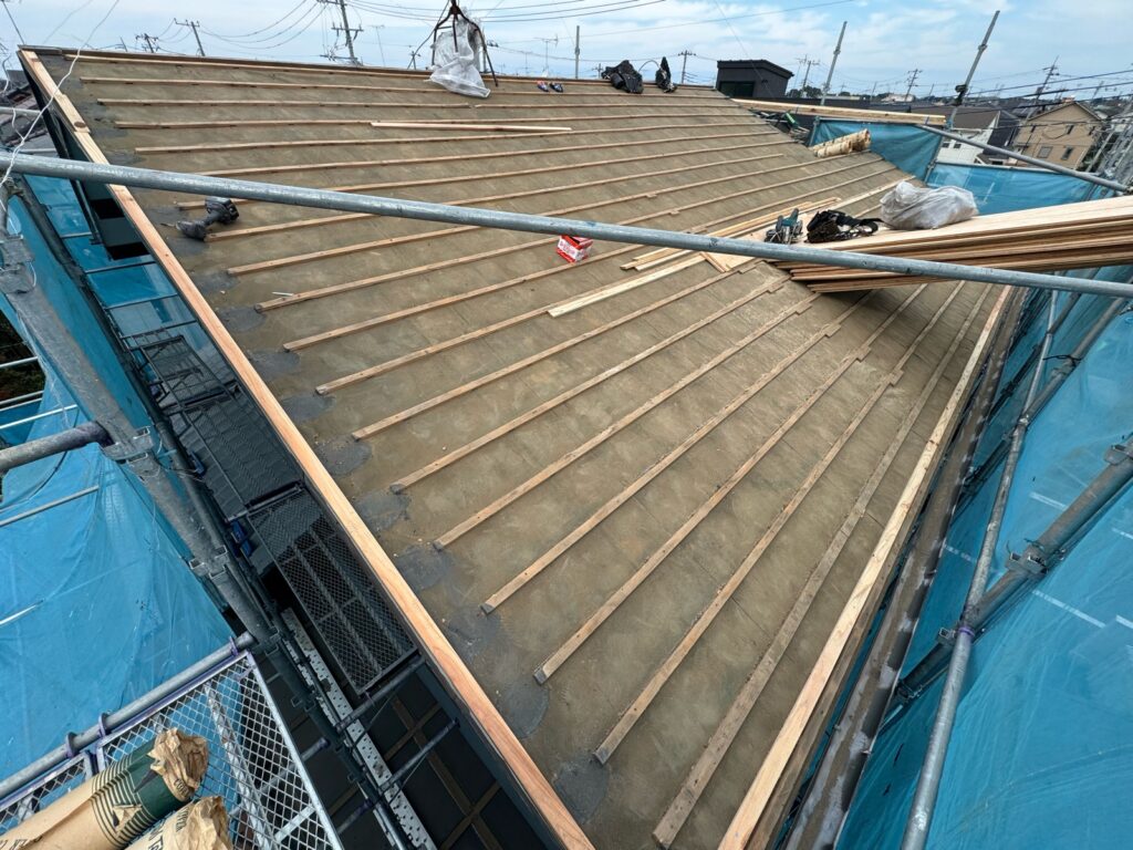 既存の瓦撤去後