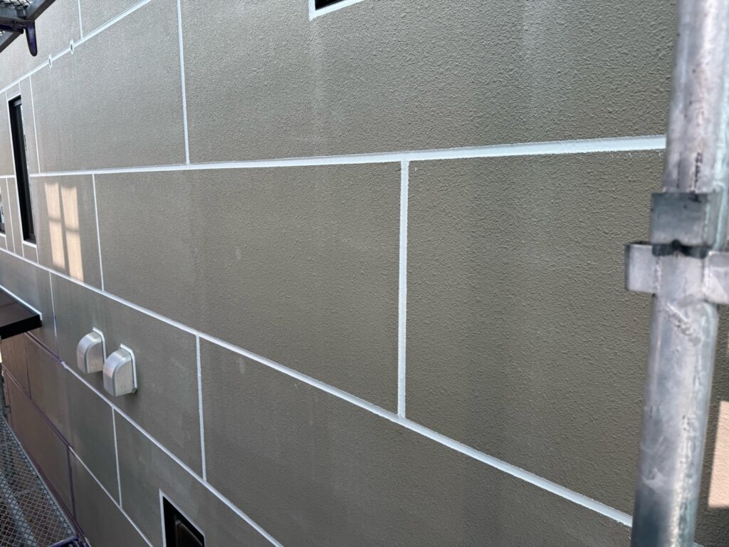 目地コーキング：コーキング（完了）