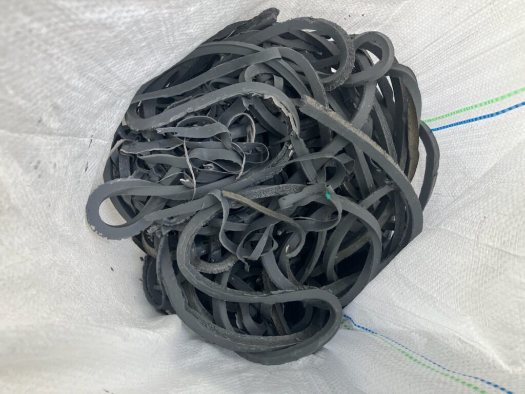 既存コーキング撤去後