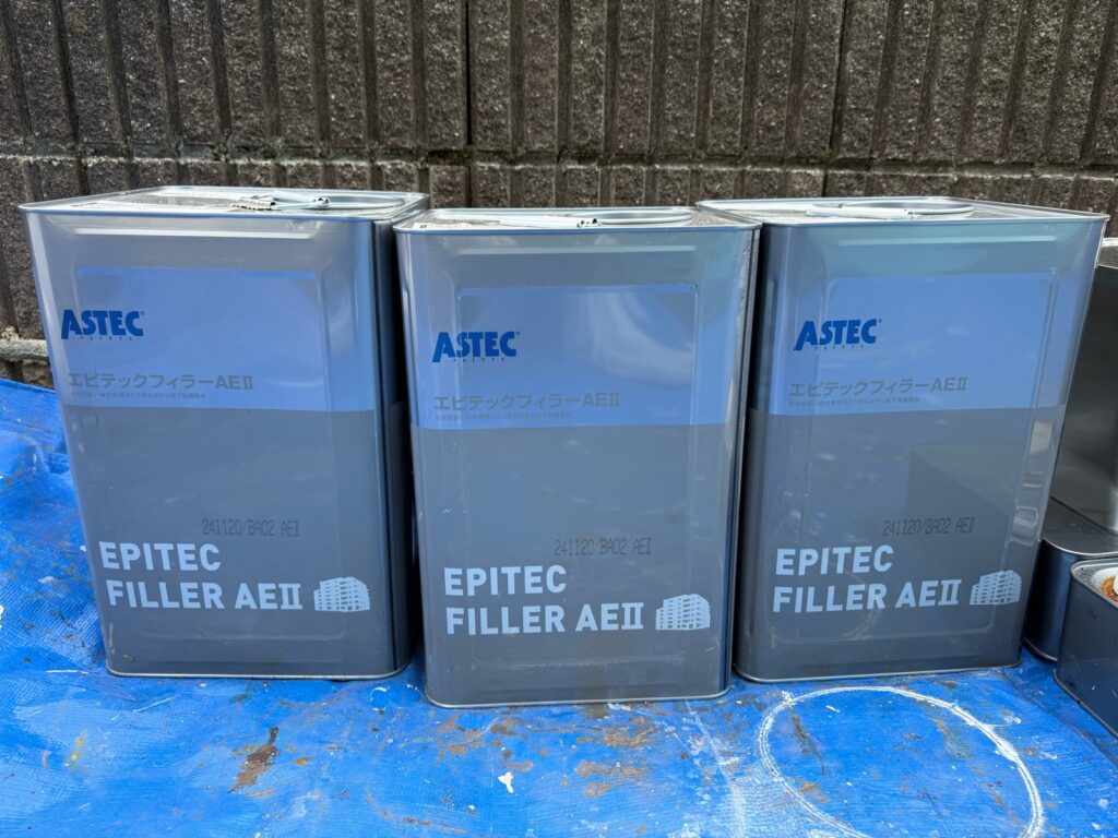 使用材料<br />
←外壁下塗り材料<br />
（水性エポキシ微弾性フィラー）